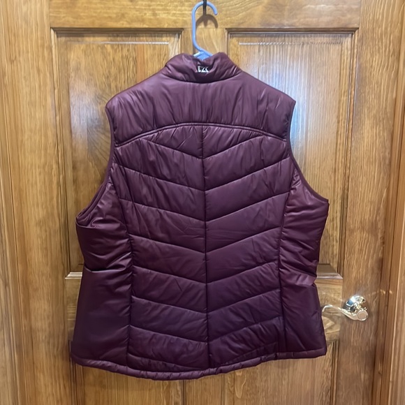 Burgundy puffy vest - Picture 9 of 9